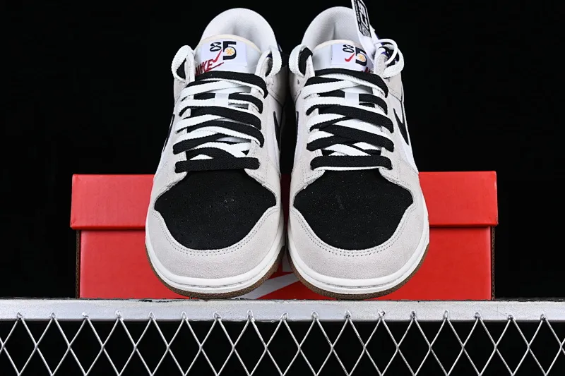 All categories Nk SB Dunk Series Nk SB Dunk Low low-top sneakers Nk SB Dunk Low "85" white and black double hook strap SB low-top sports and leisure sneakers DO9457-138